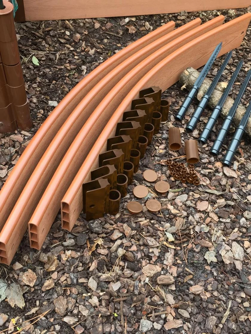 Curved Composite Landscape Edging Kit With 1" Boards - Image 5
