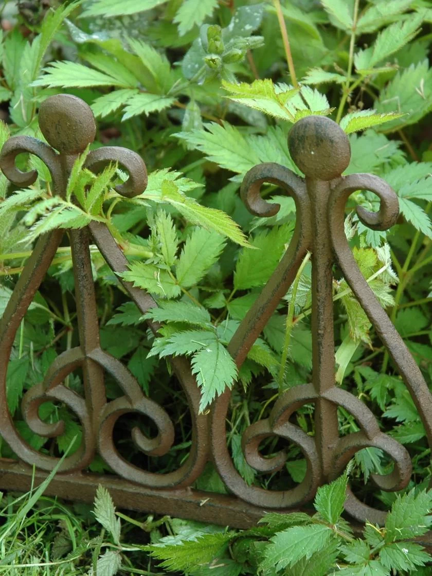 Esschert Cast Iron Lawn Edging, Set Of 3 - Image 2